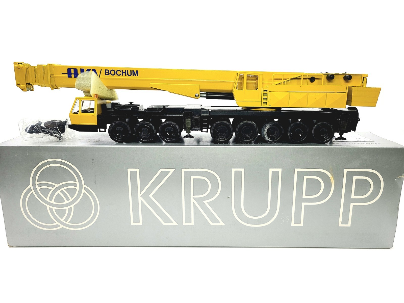 Krupp 250 Ton 8-Axle Mobile Crane – AKV Buchum Conrad 1:50 Scale Model #2077
