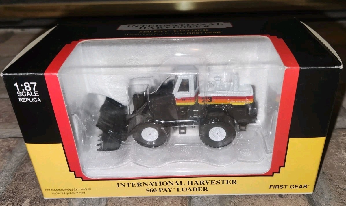 First Gear International Harvester 1/87 560 Pay Loader Sunrise Mining Co 80-0315
