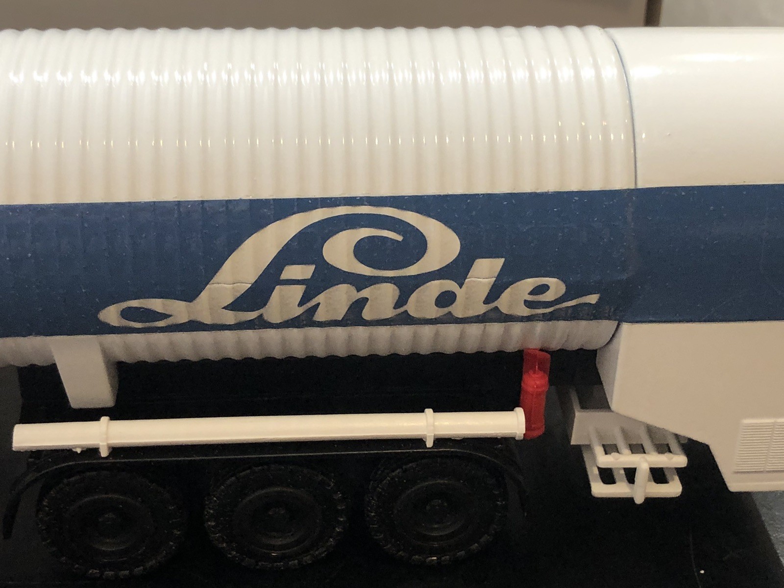 Conrad #3027 Mercedes-Benz Truck w/ Linde Gas Tanker Trailer 1:50 Diecast Boxed