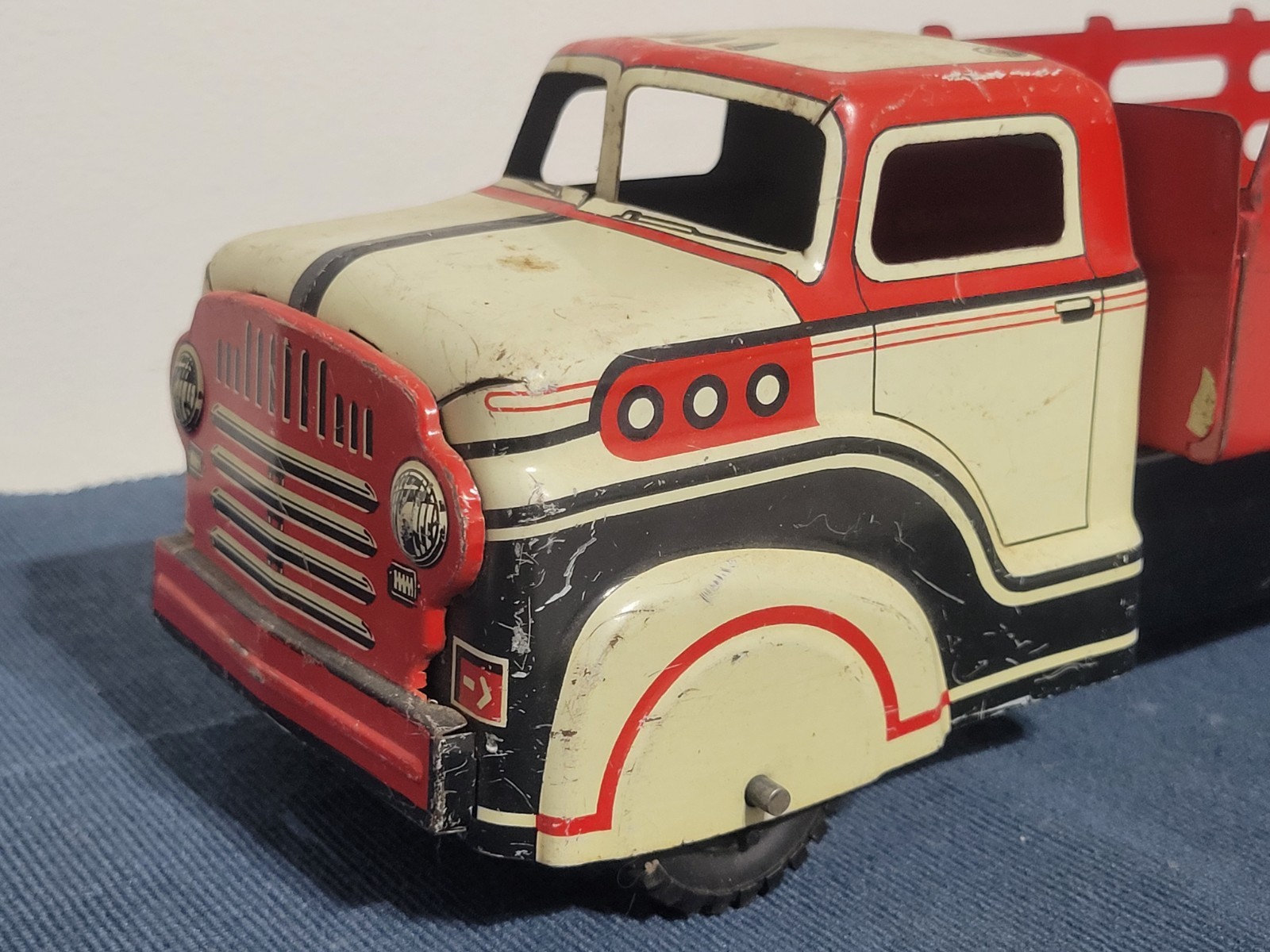 ​Vintage 1950s Marx Lumar Tin Litho Stake Bed Truck – COE Design – All Original