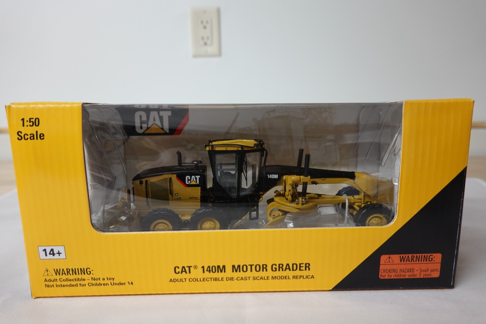 NORSCOT 55236 CAT 140M MOTOR GRADER 1:50 SCALE N.I.B