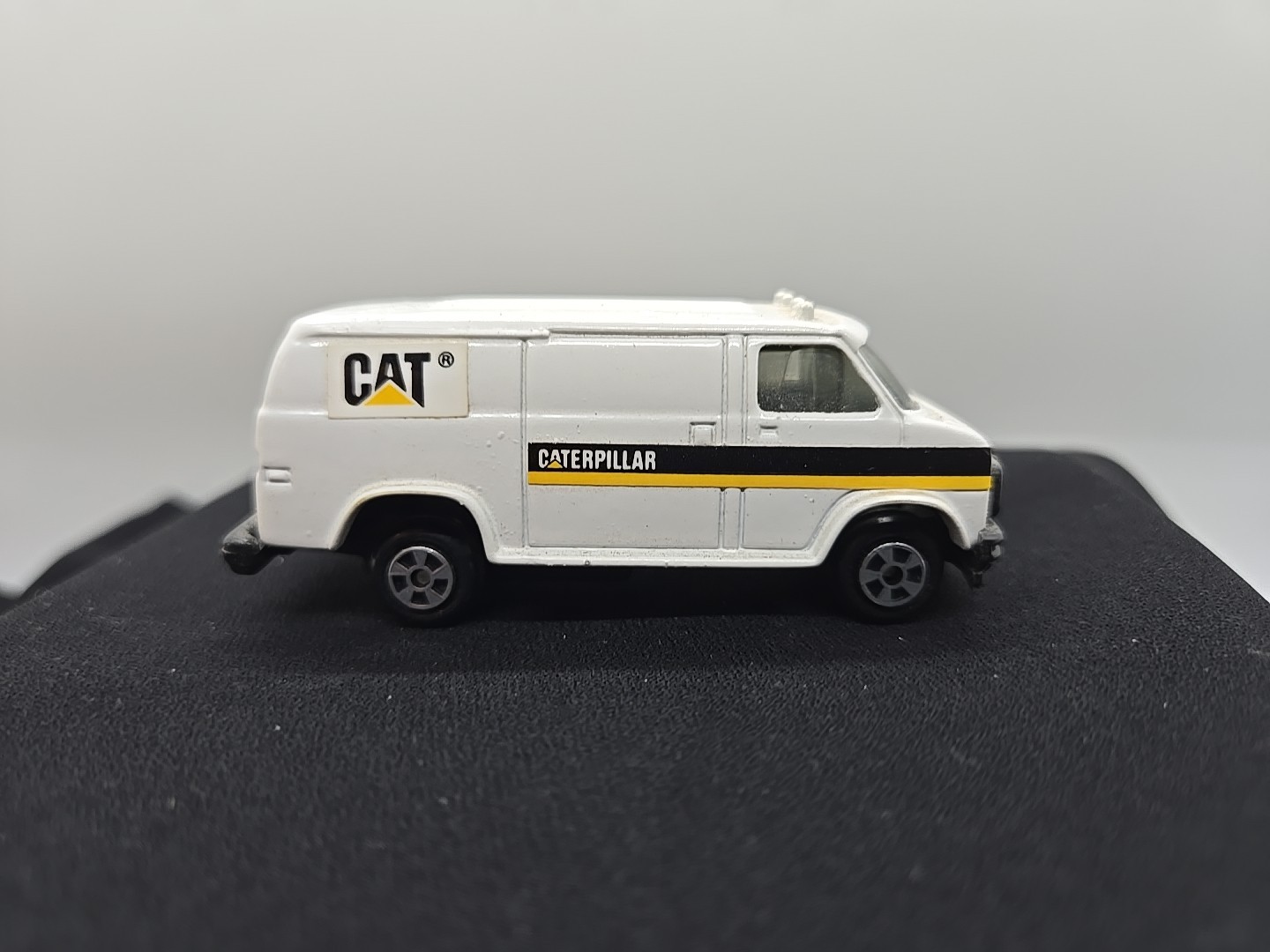 Ertl 1:64 CAT Caterpillar Parts Van Diecast