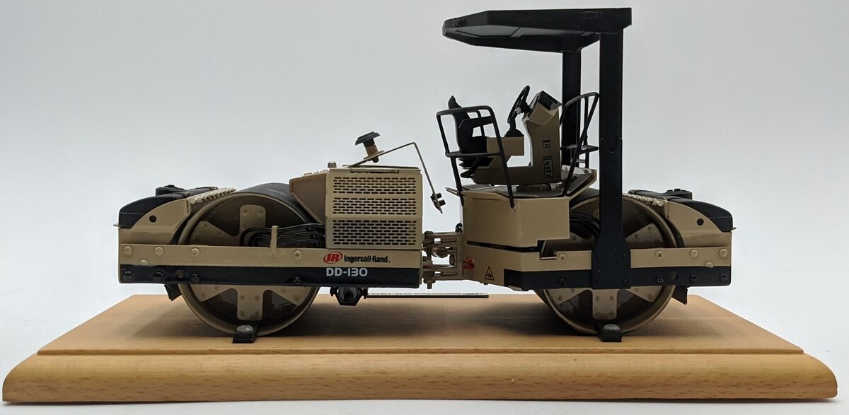 Ingersoll-Rand 13241831 1:30 Scale Diecast Ingersoll-Rand DD-130 Asphalt Paver