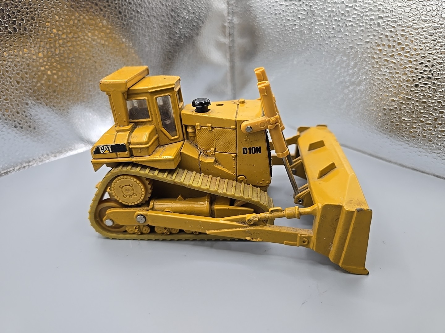 VINTAGE Ertl D10N CAT Track Type Tractor 1/50 Scale Bulldozer Rubber Tracks