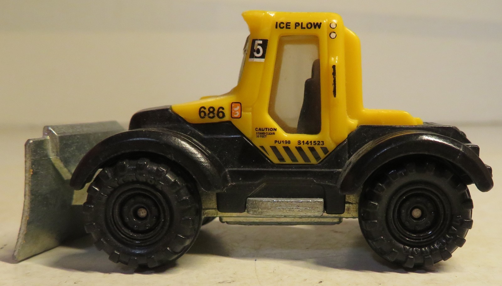 2005 13 Matchbox Plowverizer Tractor Ice Plow YELLOW BLACK Equipment Mover Toy