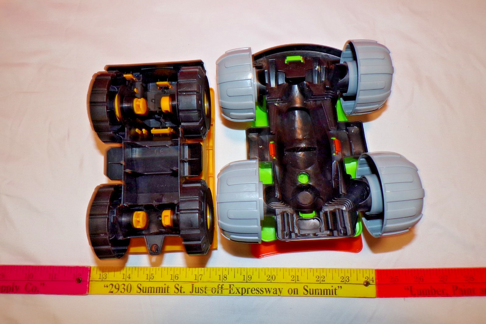 Funrise CAT Dump Truck Vehicle 10″ L Plastic Vietnam 2019 & LARGE SAND RACER LOT