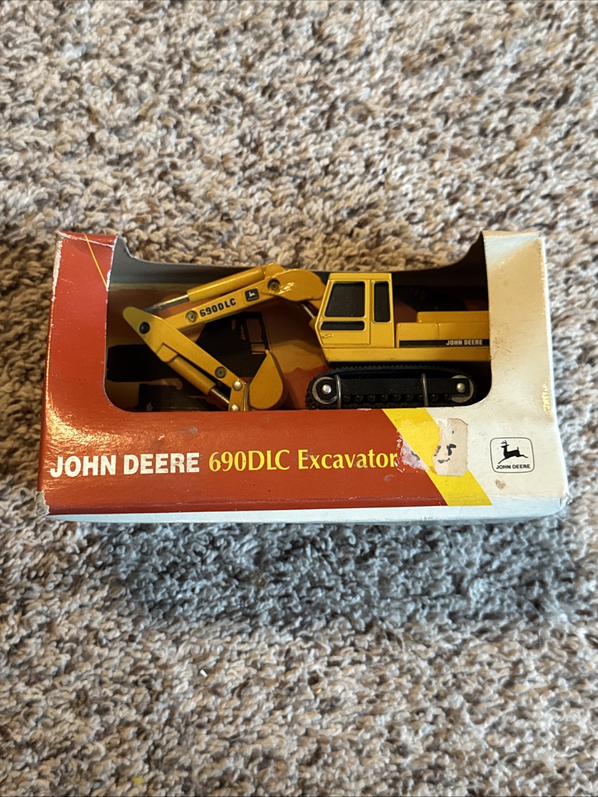 1/64 John Deere 690DLC Excavator