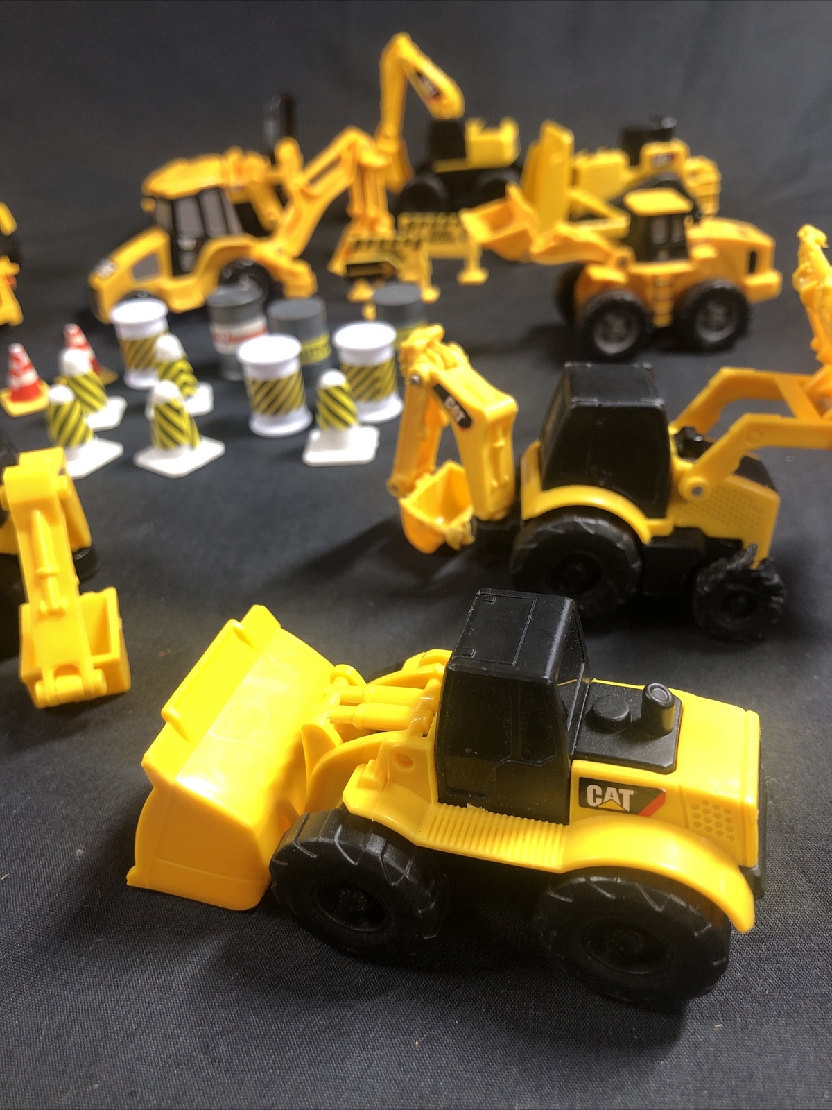 Caterpillar Construction Toy Plastic Mini Trucks lot Of 11 With Acessories.