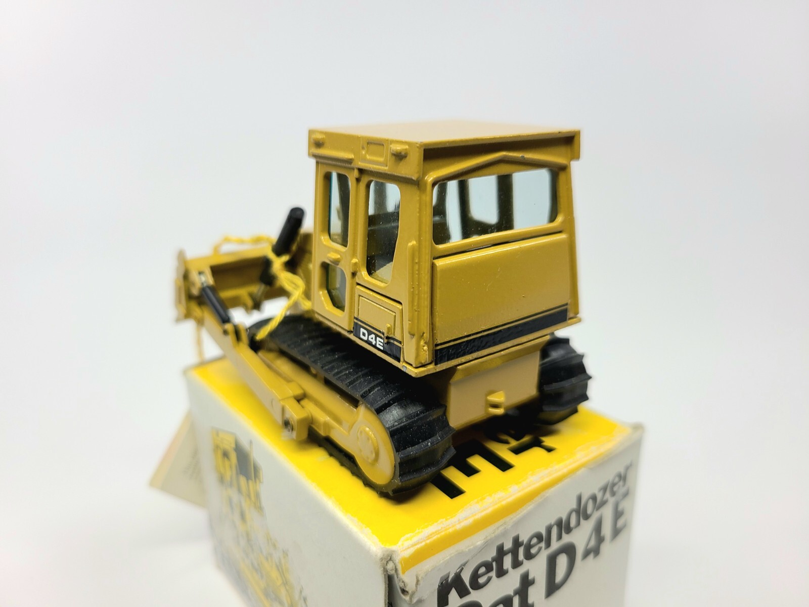 Caterpillar Cat D4E Dozer – NZG 1:50 Scale Diecast Model #205