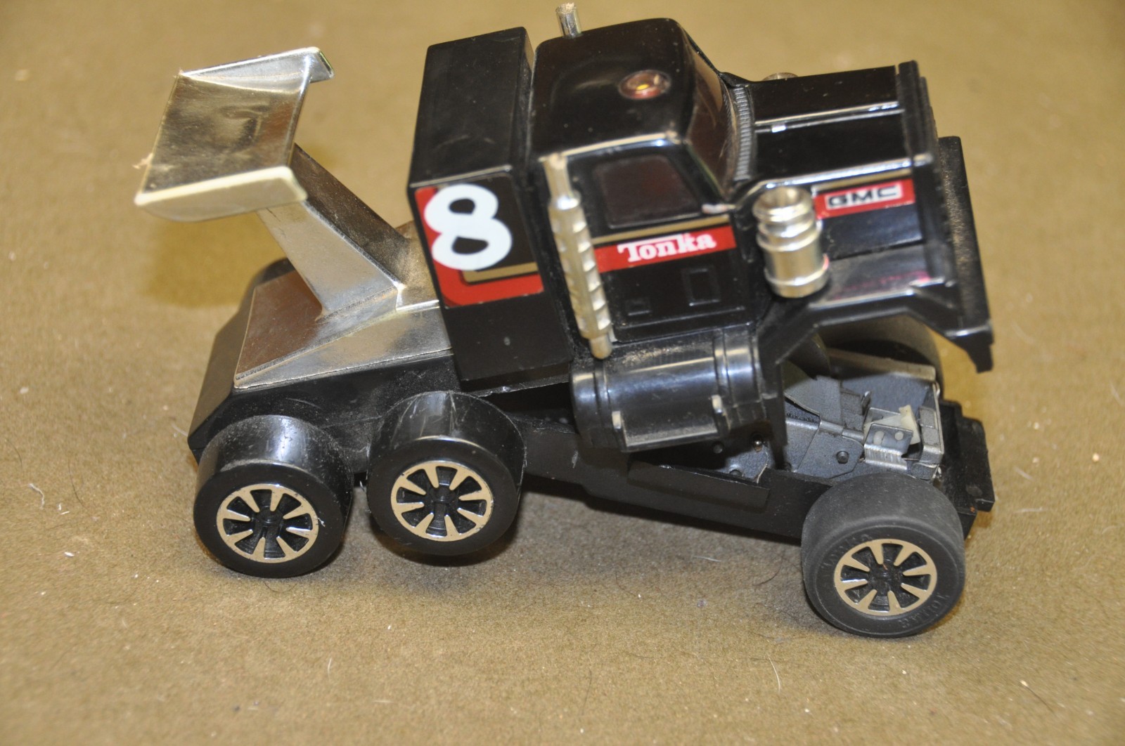 Tonka – Clutch Poppers – Push Button Friction Drag Semi Truck – 1980s GMC
