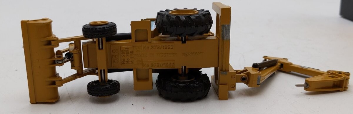 NZG JB479 Modelle 1:50 Scale Caterpillar 428 Backhoe Loader w/ Hydraulic Hammer