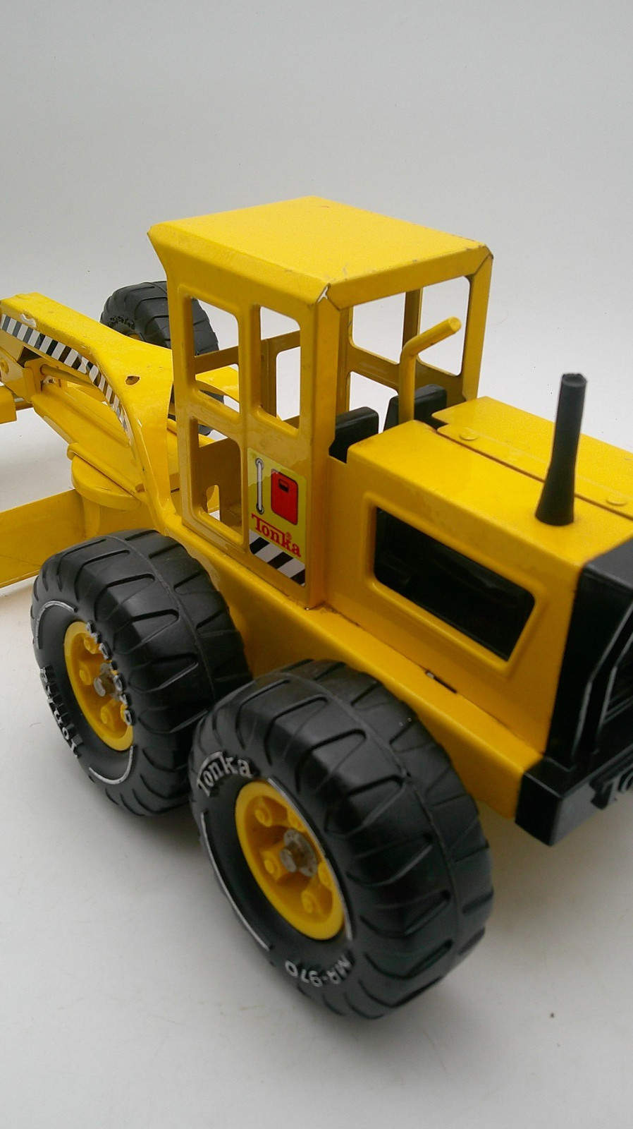 Vintage 1970s Metal Yellow 17″ Tonka Grader Used Condition