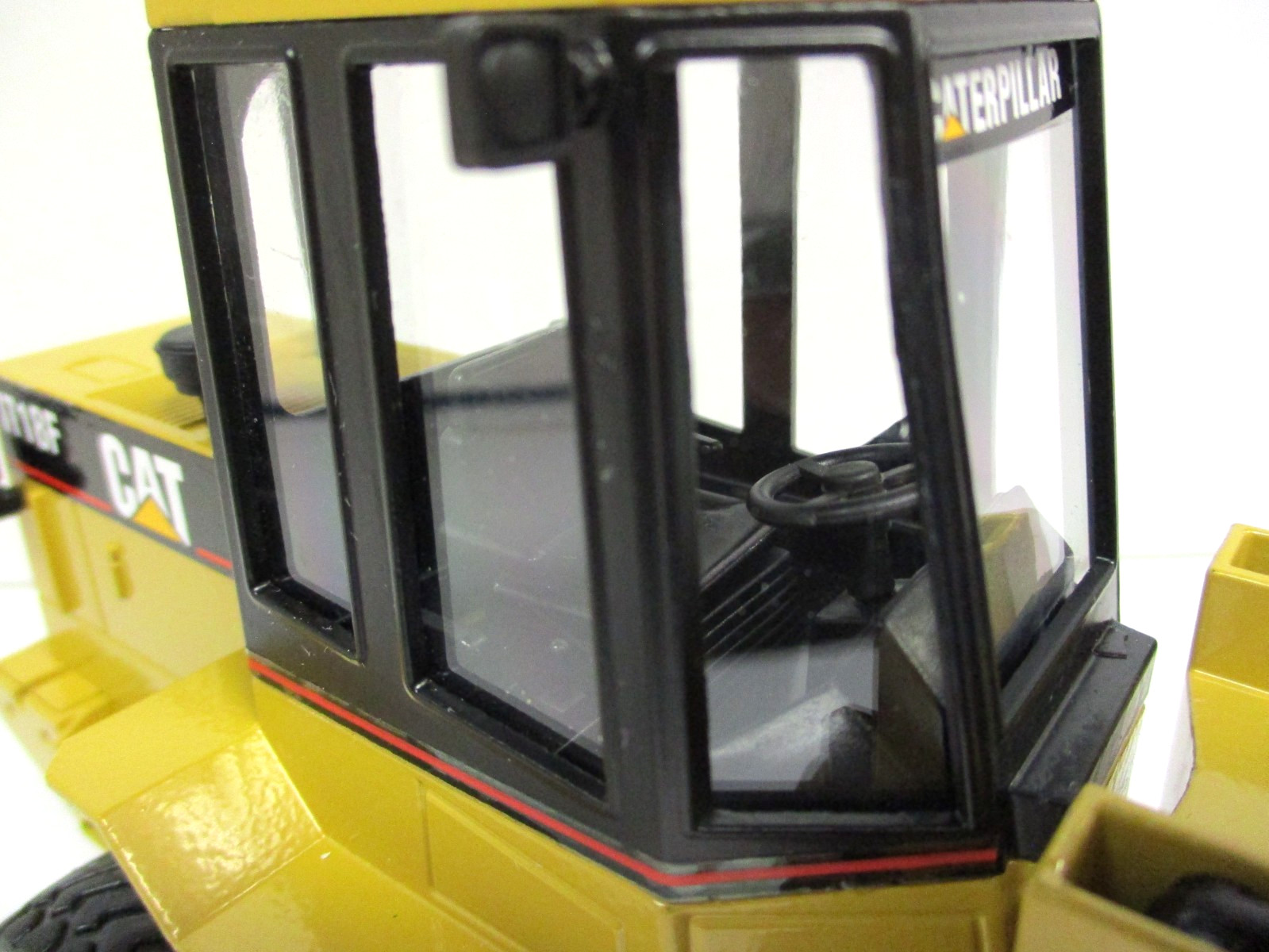 JOAL – CATERPILLAR / CAT 1T18F RUBBER TIRE LOADER – 1/25 DIECAST