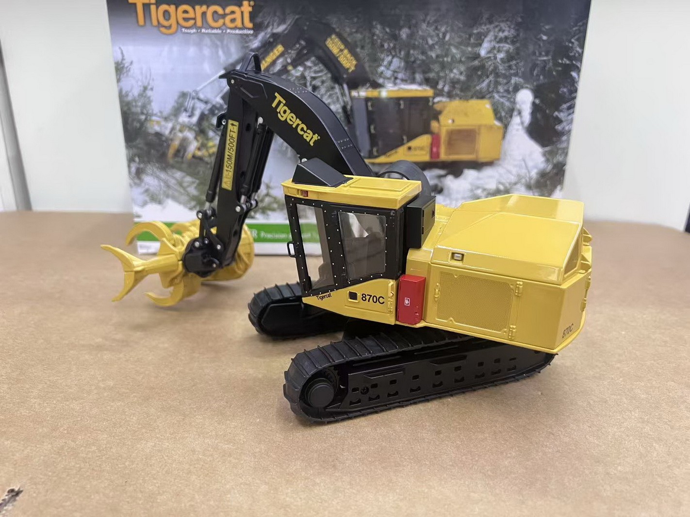 1/32 Scale Tigercat 870C Track FELLER BUNCHER Diecast Model Toy NIB