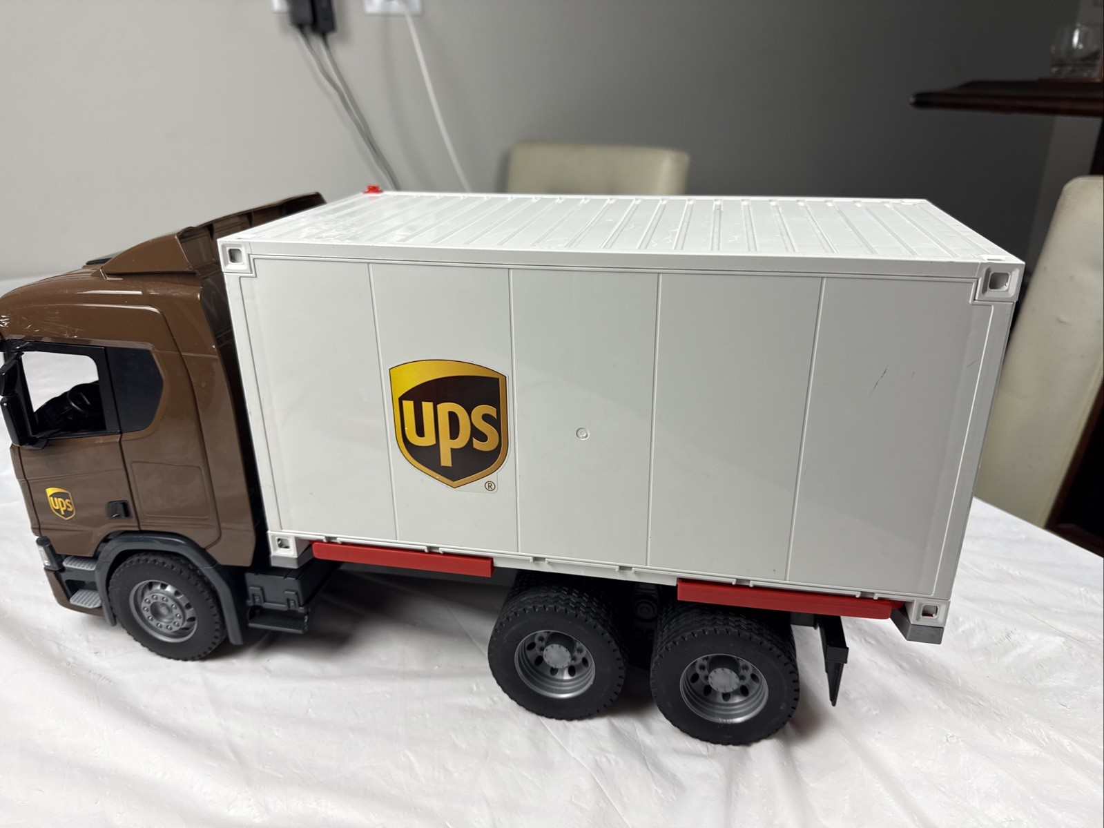 Bruder 1/16 Scania Super 560R UPS Logistics Truck Missing Back Doors And Lift