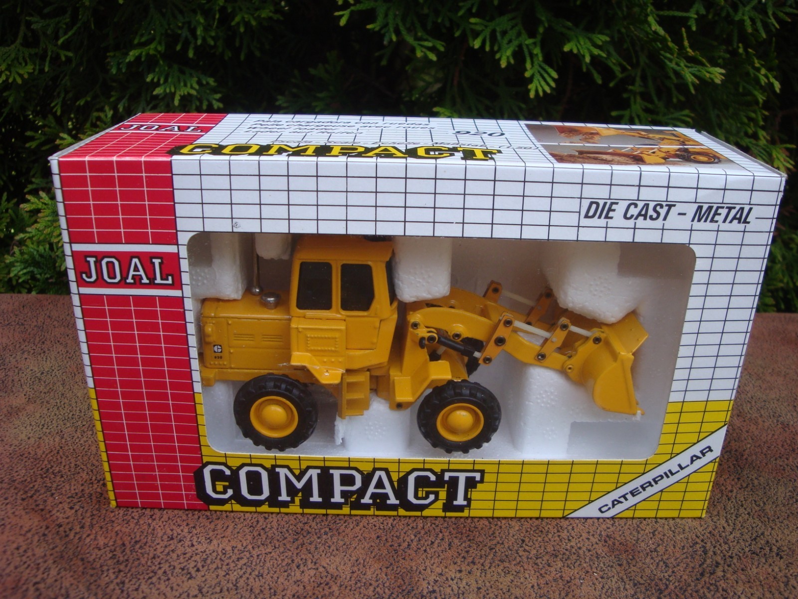 Die Cast Metal Compact Caterpillar Wheel Loader- 1:50 scale by Joal #920 BOX