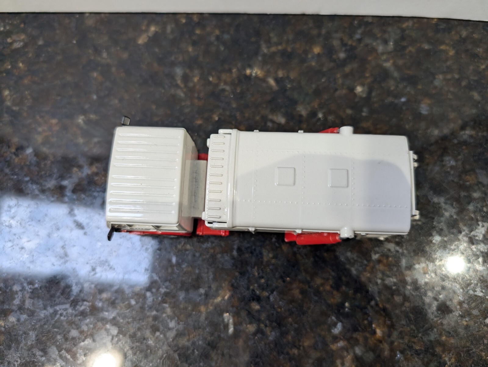 Siku 1:55 Scale 2511 Mercedes 2232 Garbage Refuse Truck White/Red Diecast Model