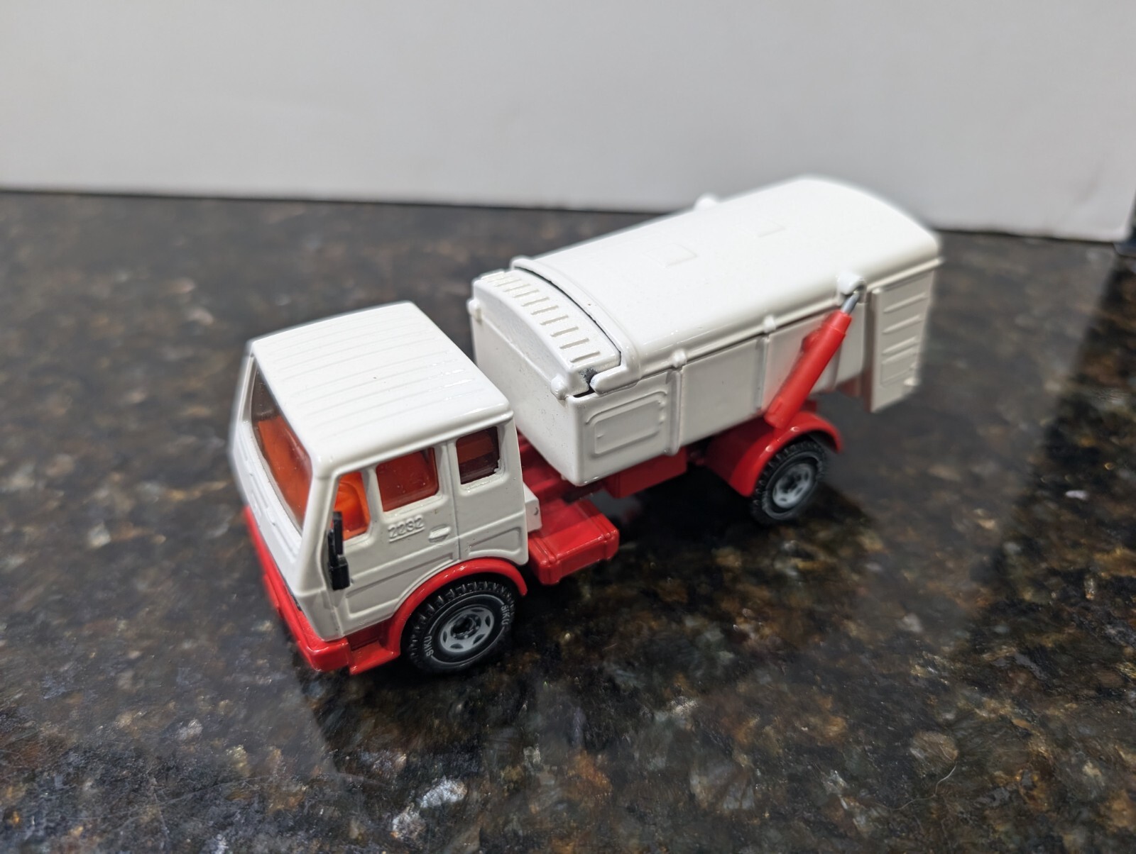 Siku 1:55 Scale 2511 Mercedes 2232 Garbage Refuse Truck White/Red Diecast Model