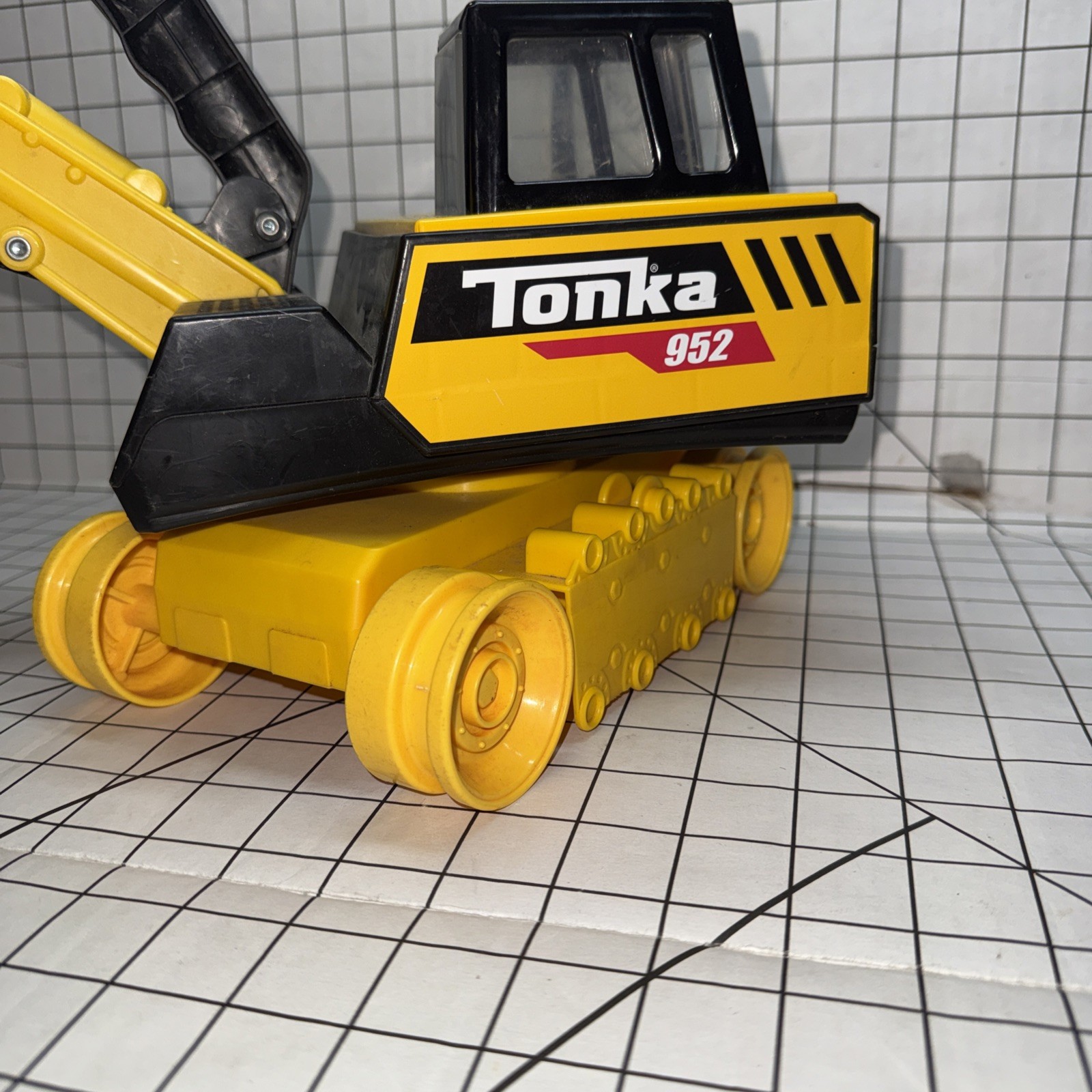 Tonka Steel 952 Classics Excavator Non Powered Construction Vehicle Missing Trac