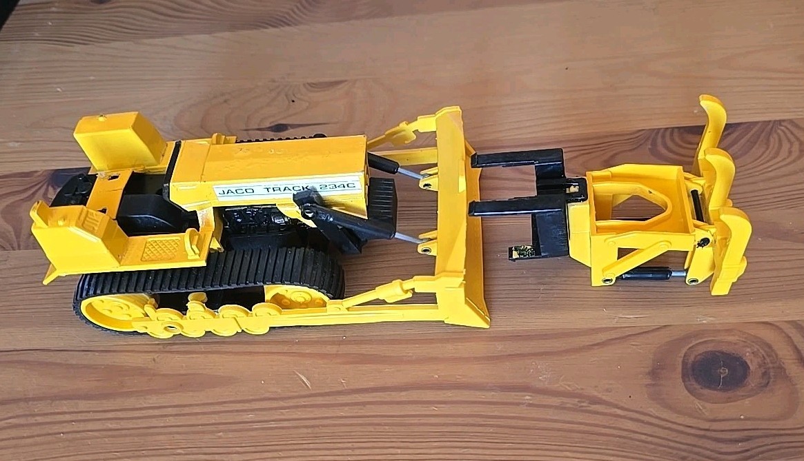 Vintage 70s Jaco Track 234C Die Cast Excavator 6″ Long