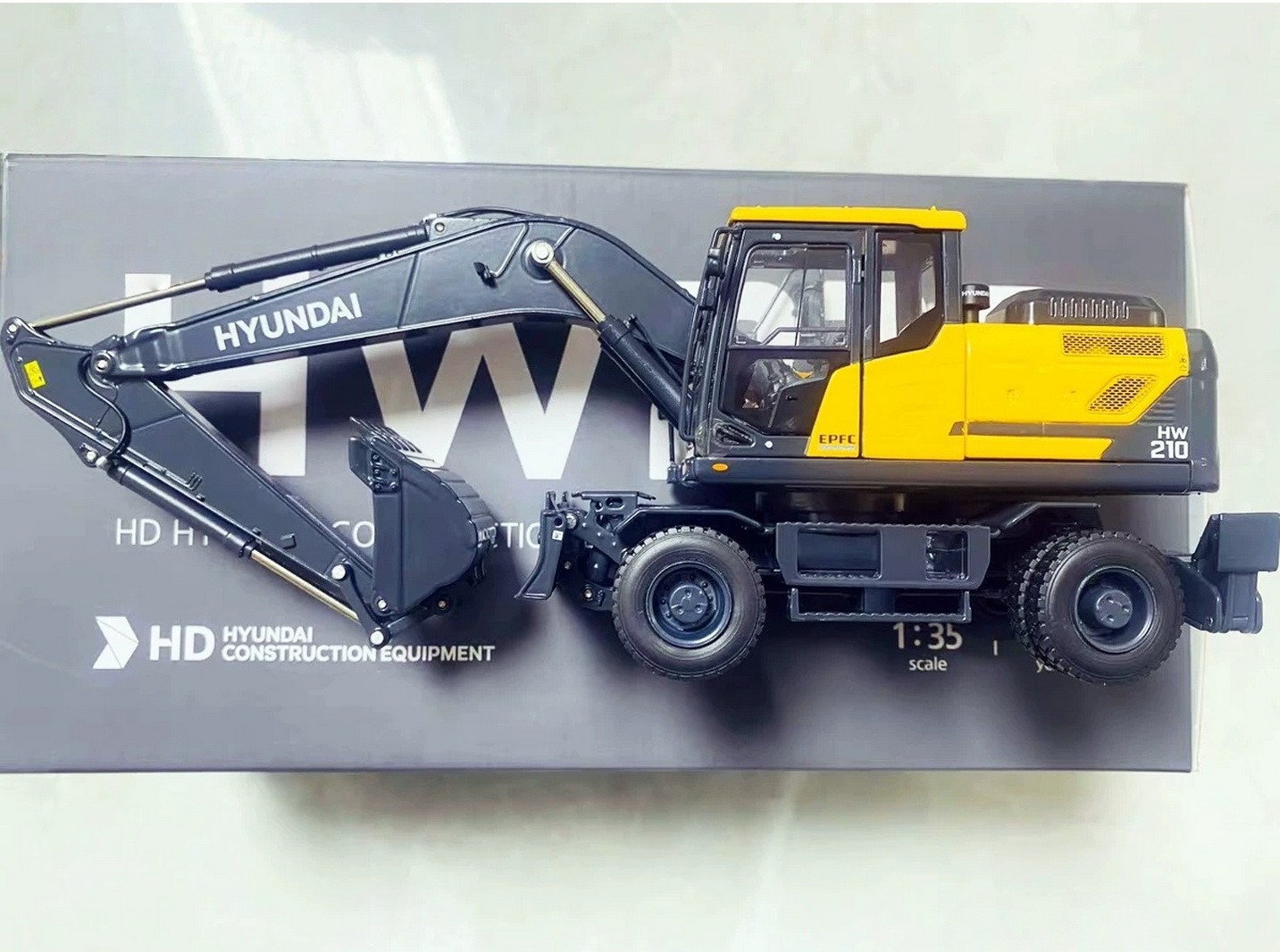 1/35 Scale HW210 Wheel Excavator Diecast Model Toy Collection NEW