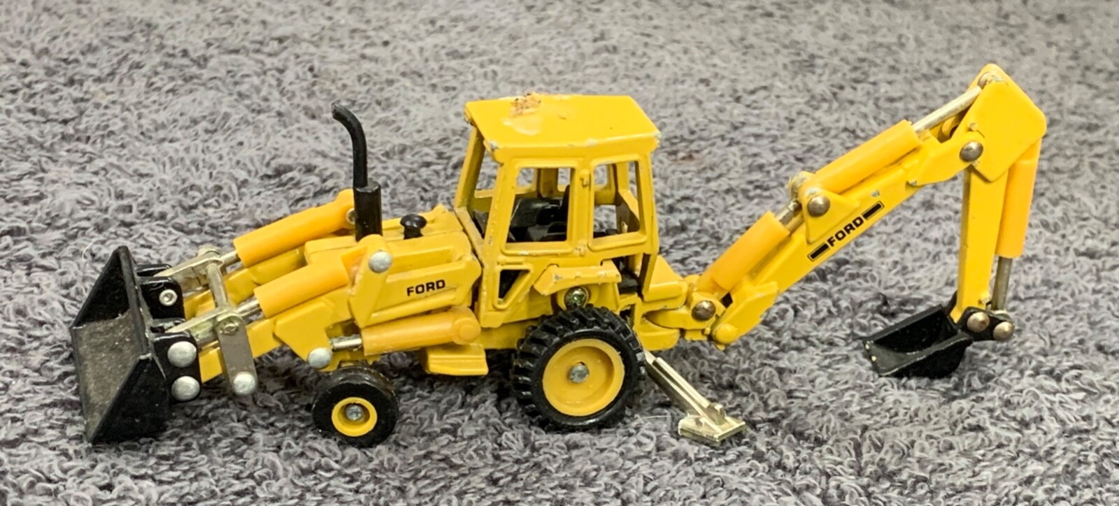 Vintage 1996 Ertl Ford Backhoe & Front Loader Yellow Metal Toy