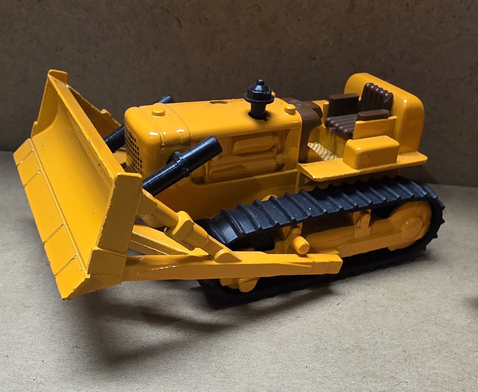 4 Shinsei Mini Power 13 Bulldozer, 40 Caterpillar 777 Truck, 10 Heavy Dump Truck