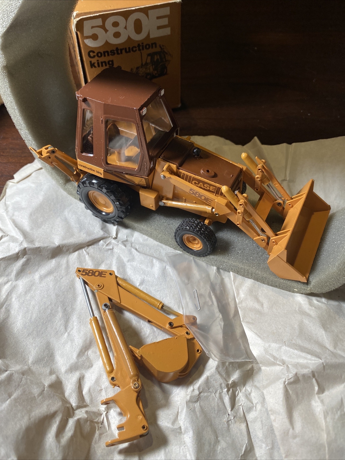 Conrad 1:35 Model 2933 Case 580E Construction King QTY 2 ( Model 1 is Offer $50)