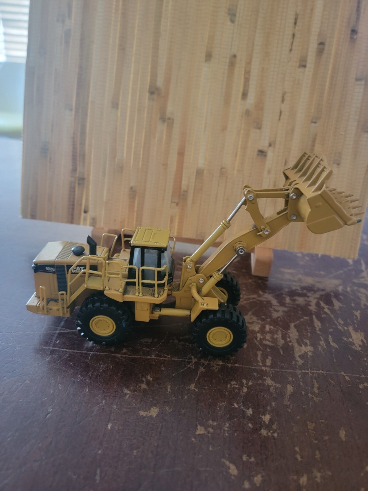 CAT 2098 Loader Diecast Norscor Group Inc
