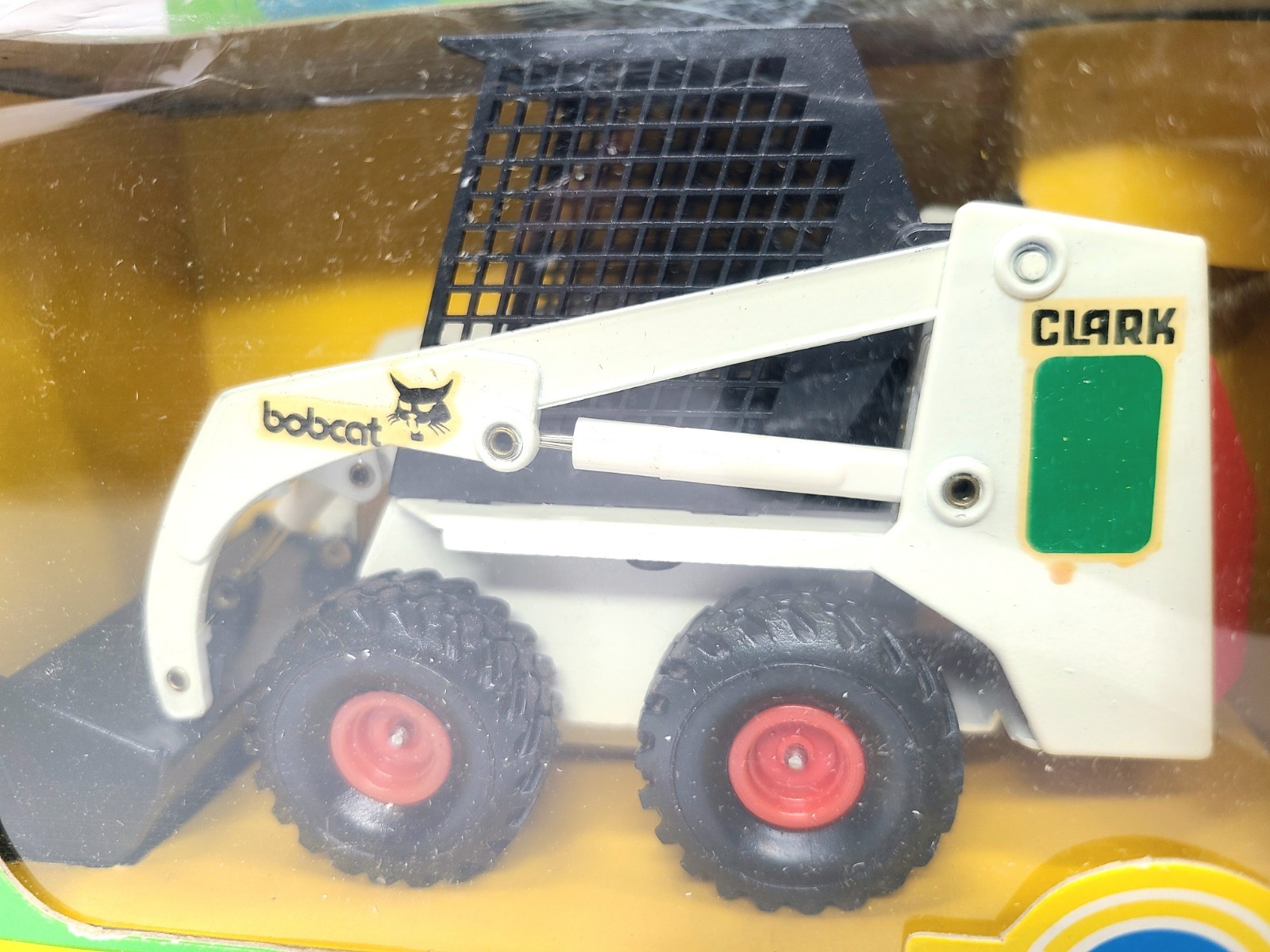 Bobcat 533 Green Skid-Steer Loader – Gama 1:19 Scale Diecast Model #9420-533