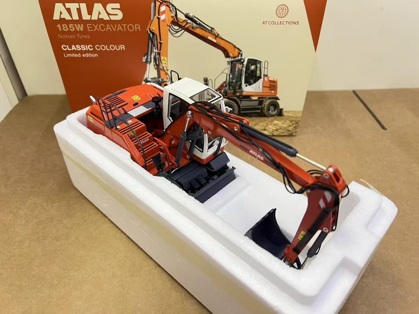 AT Collections 1/32 Scale ATLAS 185W Wheel Excavator Classic DieCast Model
