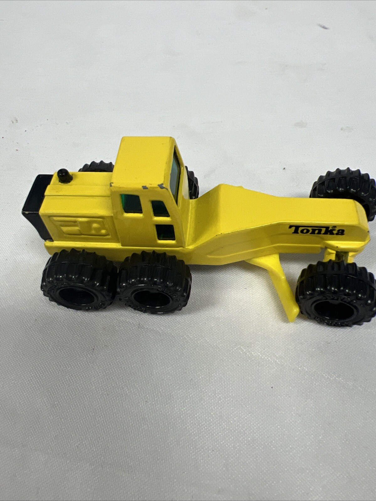 Tonka Toy 1994 Excavator construction equipment, metal with plastic scraper