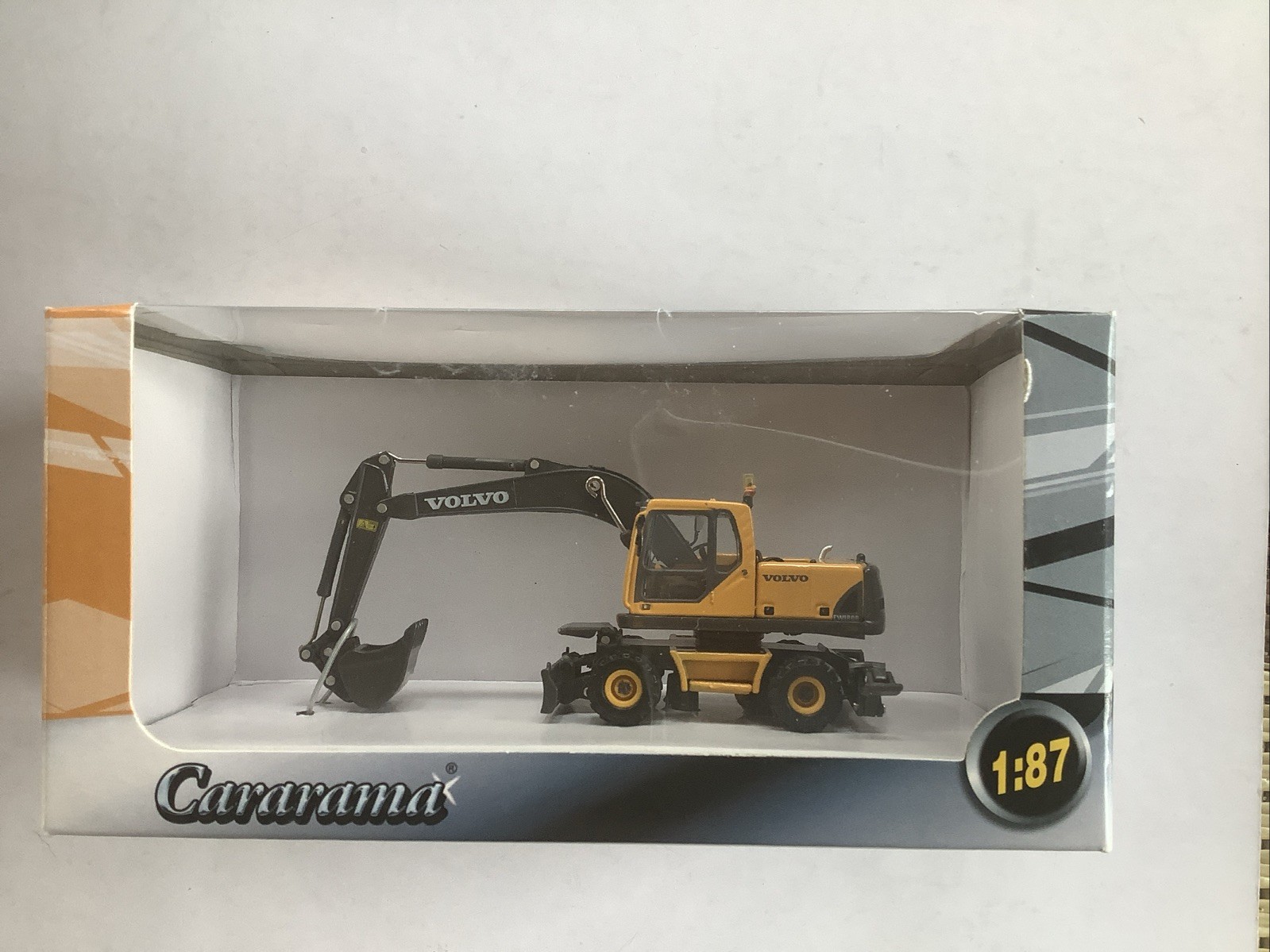 ATLAS – CARARAMA – VOLVO EW180B WHEELED EXCAVATOR – HO SCALE