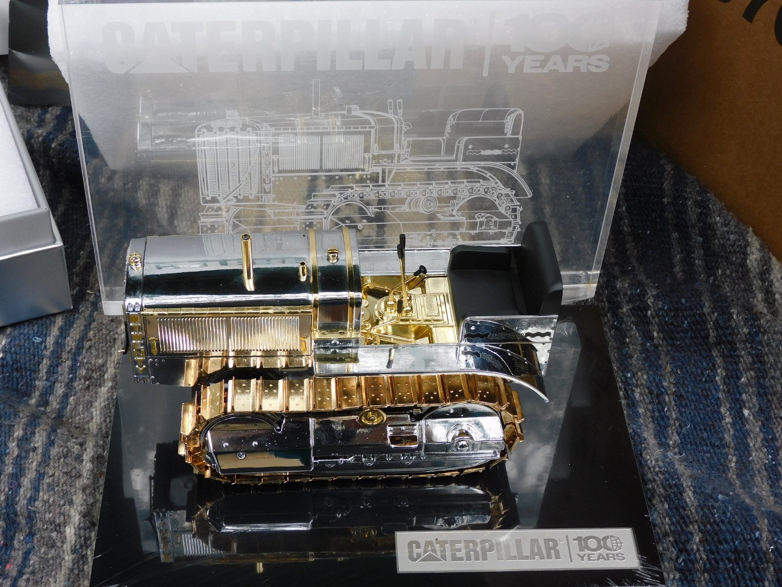 1/16 Caterpillar Twenty Crawler Tractor 100th Anniversary Diecast Masters 85760