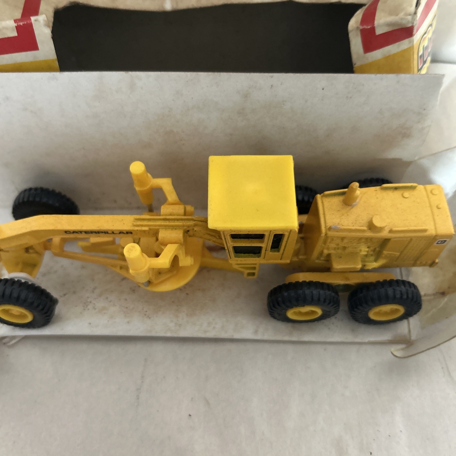Ertl 1848 1:64 Mighty Movers Caterpillar Road Grader EX/Box 11