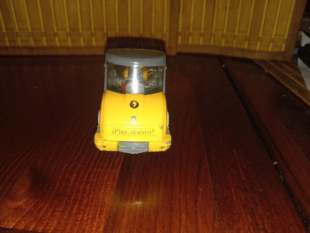KDW 480 Kaidiwei front end loader with driver Vehicle DieCast Metal