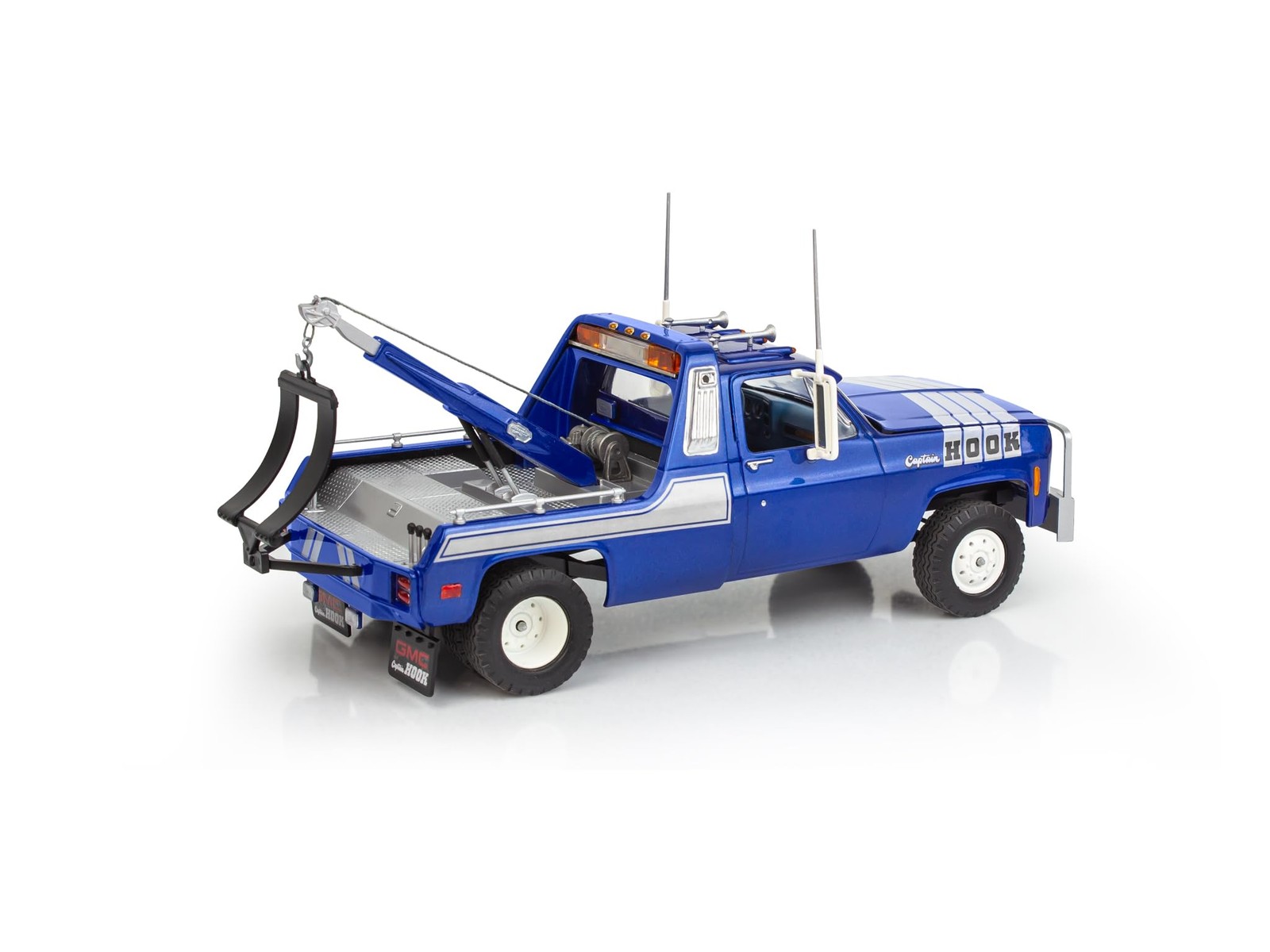 Revell 14590 1979 GMC Wrecker “Captain Hook” 1:25 Scale 57-Piece Skill Clear