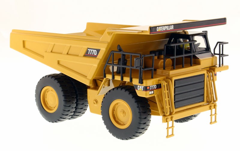 DIECAST MASTERS – CATERPILLAR 777D with Figure – 1/50 – DCM85104
