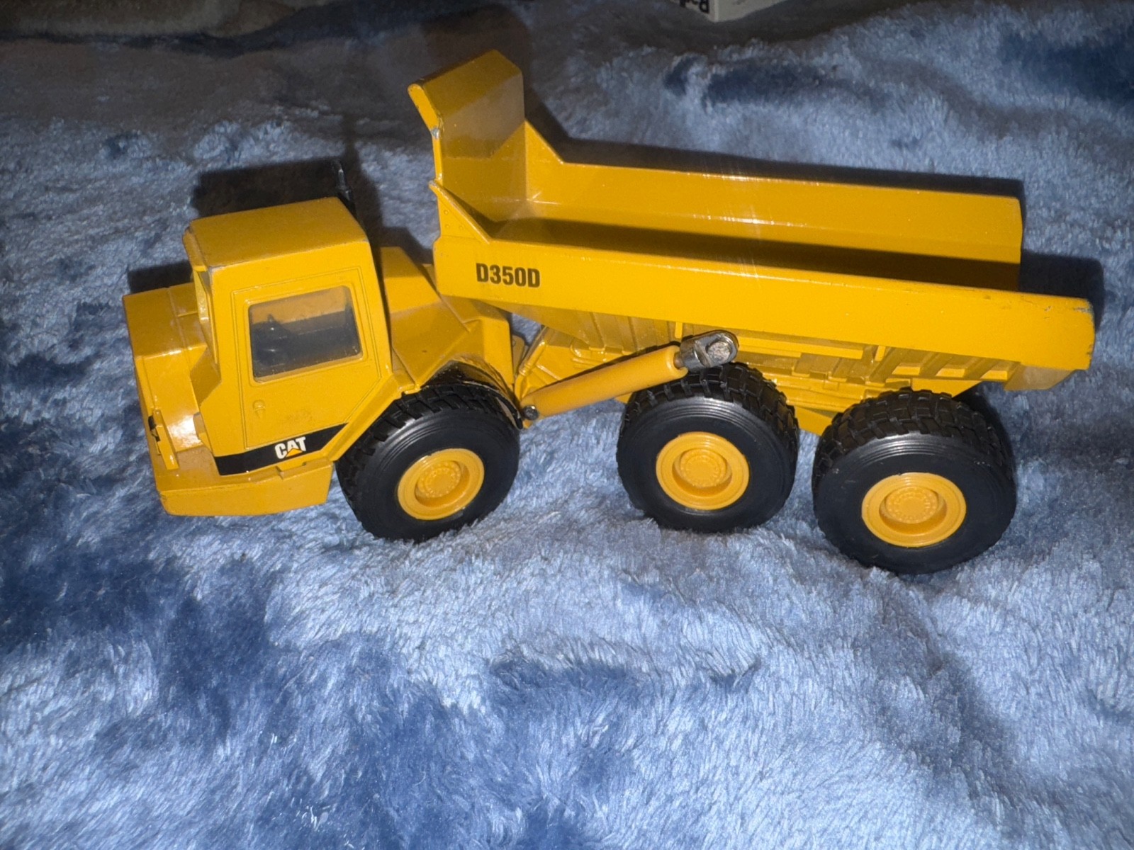 Cat Caterpillar D350D Articulated Dump Truck Diecast Ertl 2431 1992 Yellow