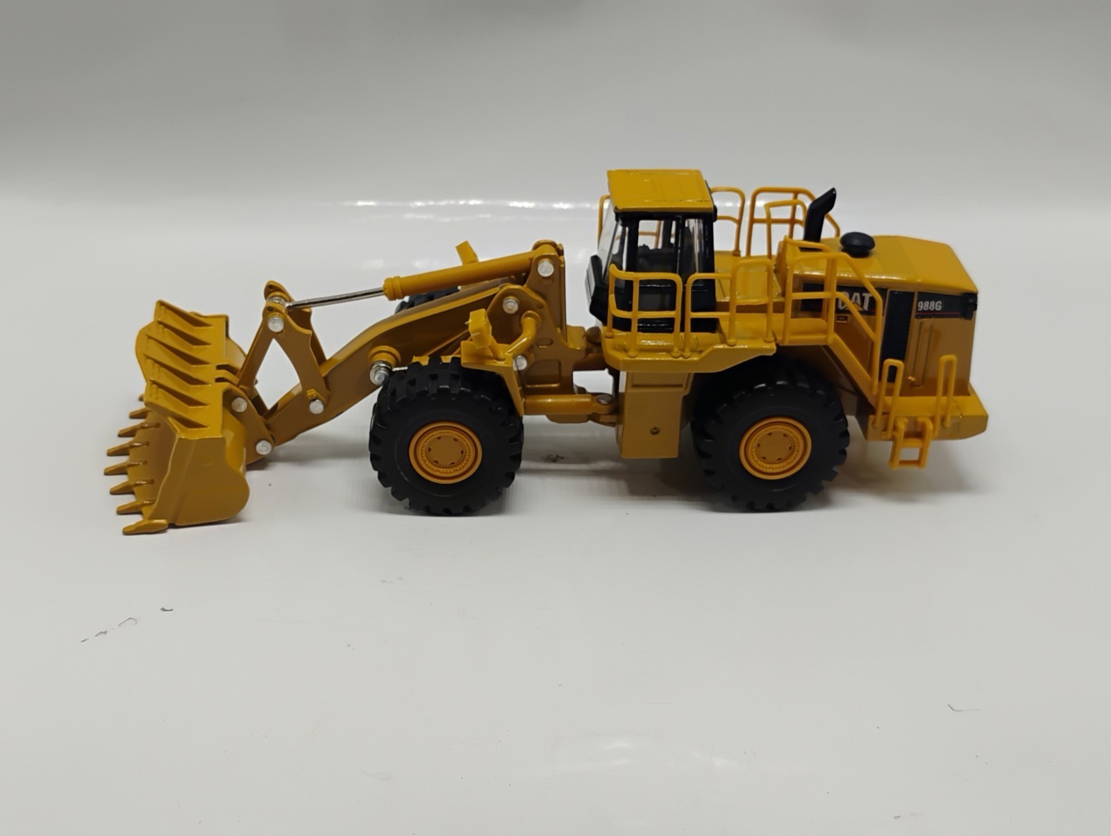 Norscot 1:64 Scale Cat Caterpillar 988G Front Wheel Loader