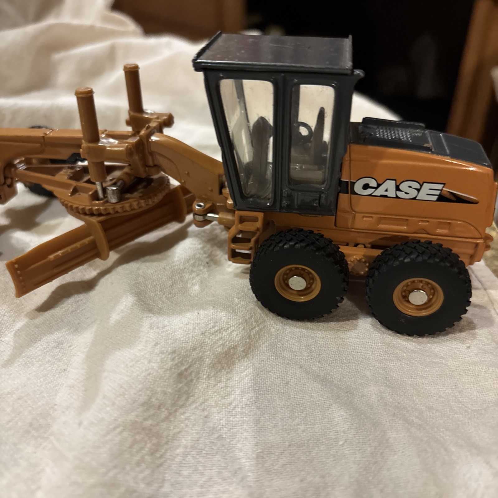 1:50 Scale ERTL Case 885 Motor Grater Die Cast