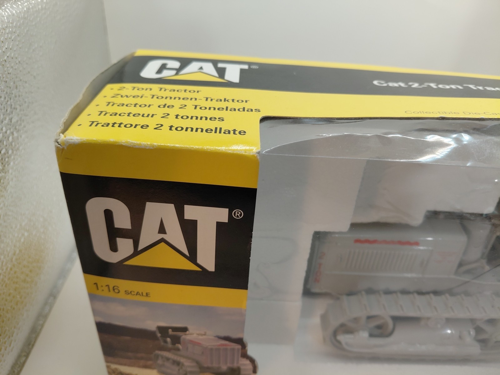 Vtg Cat 2-ton tractor 1:16 scale NIB by Norscot models, made in China 2001