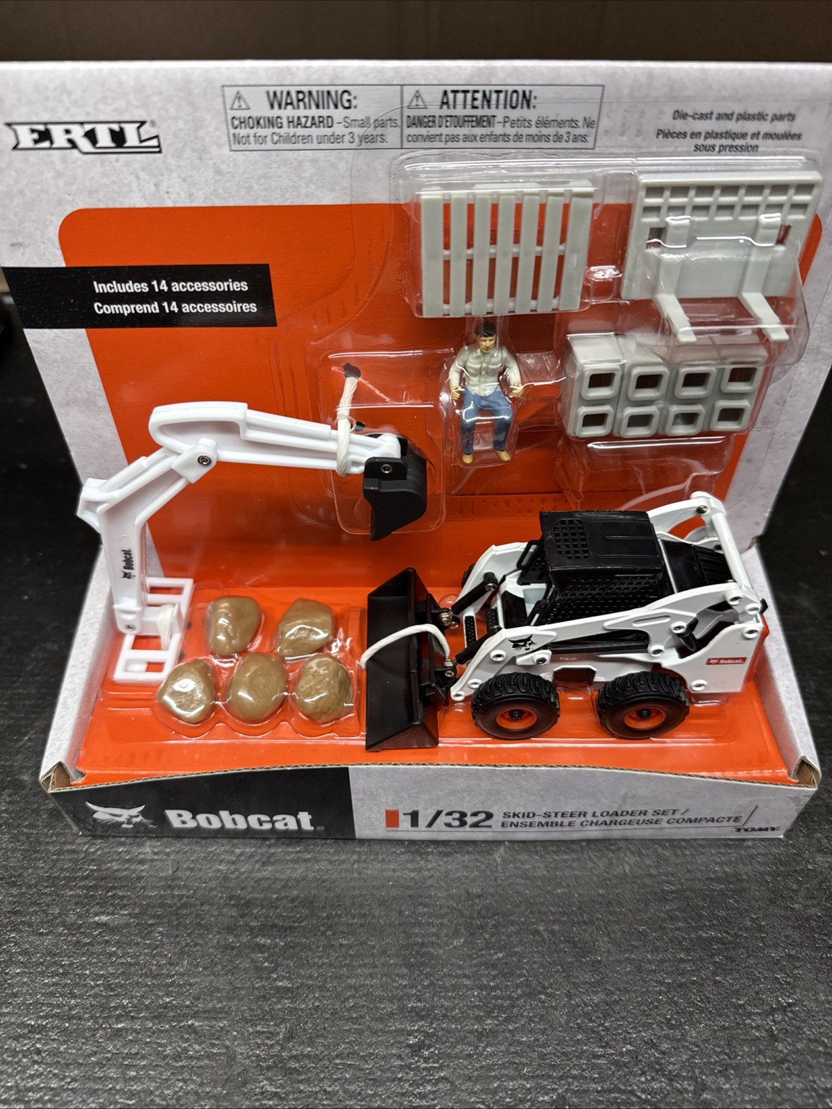ERTL Bobcat 1:32 Skid-Steer Loader Set