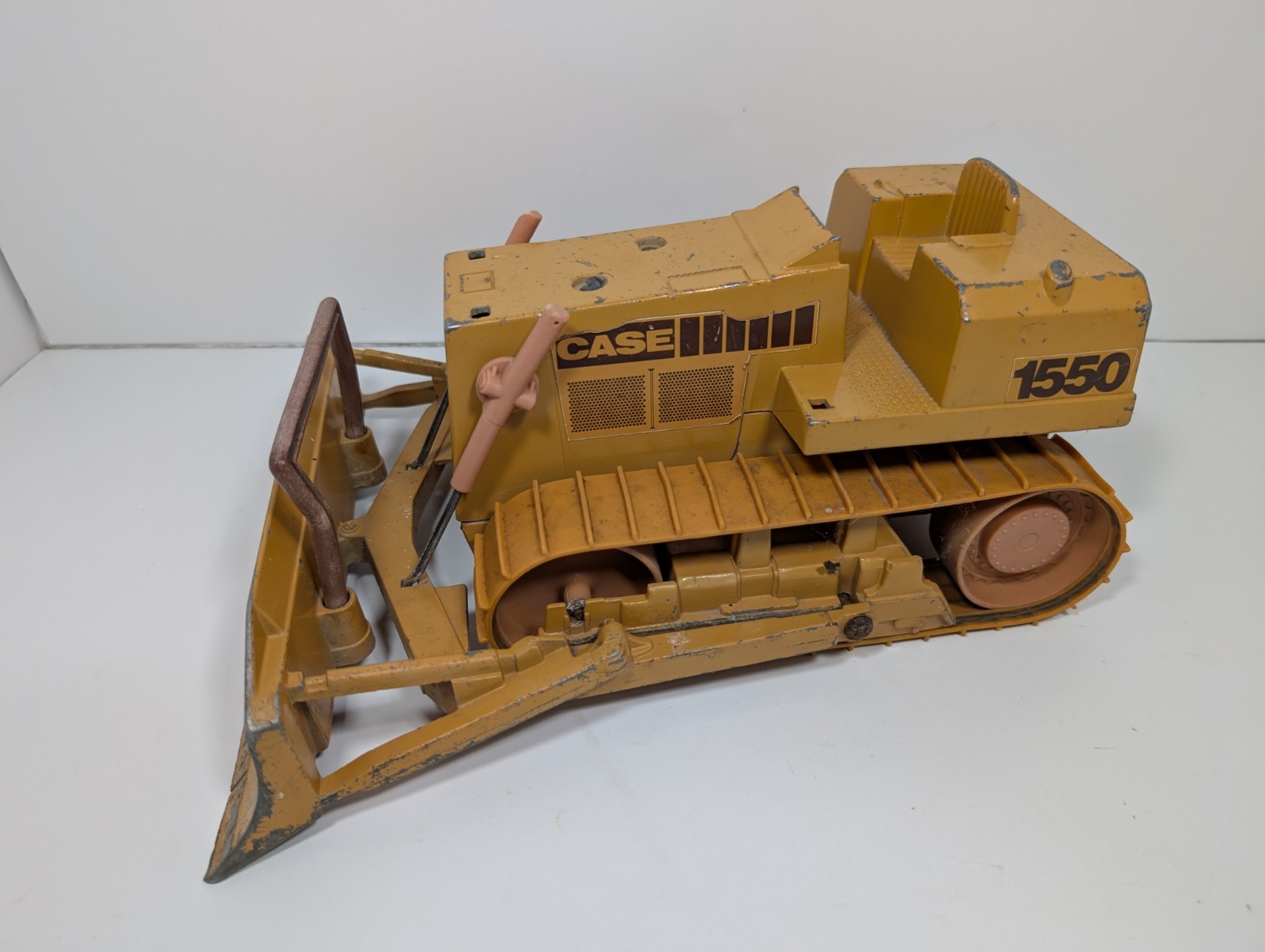 Vintage Ertl Case 1550 Bulldozer Winch 1/16 Diecast Metal USA Bulldozer