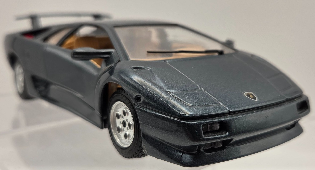 Bburago Lamborghini Diablo 1990 1:24 Diecast Model Car Made in Italy