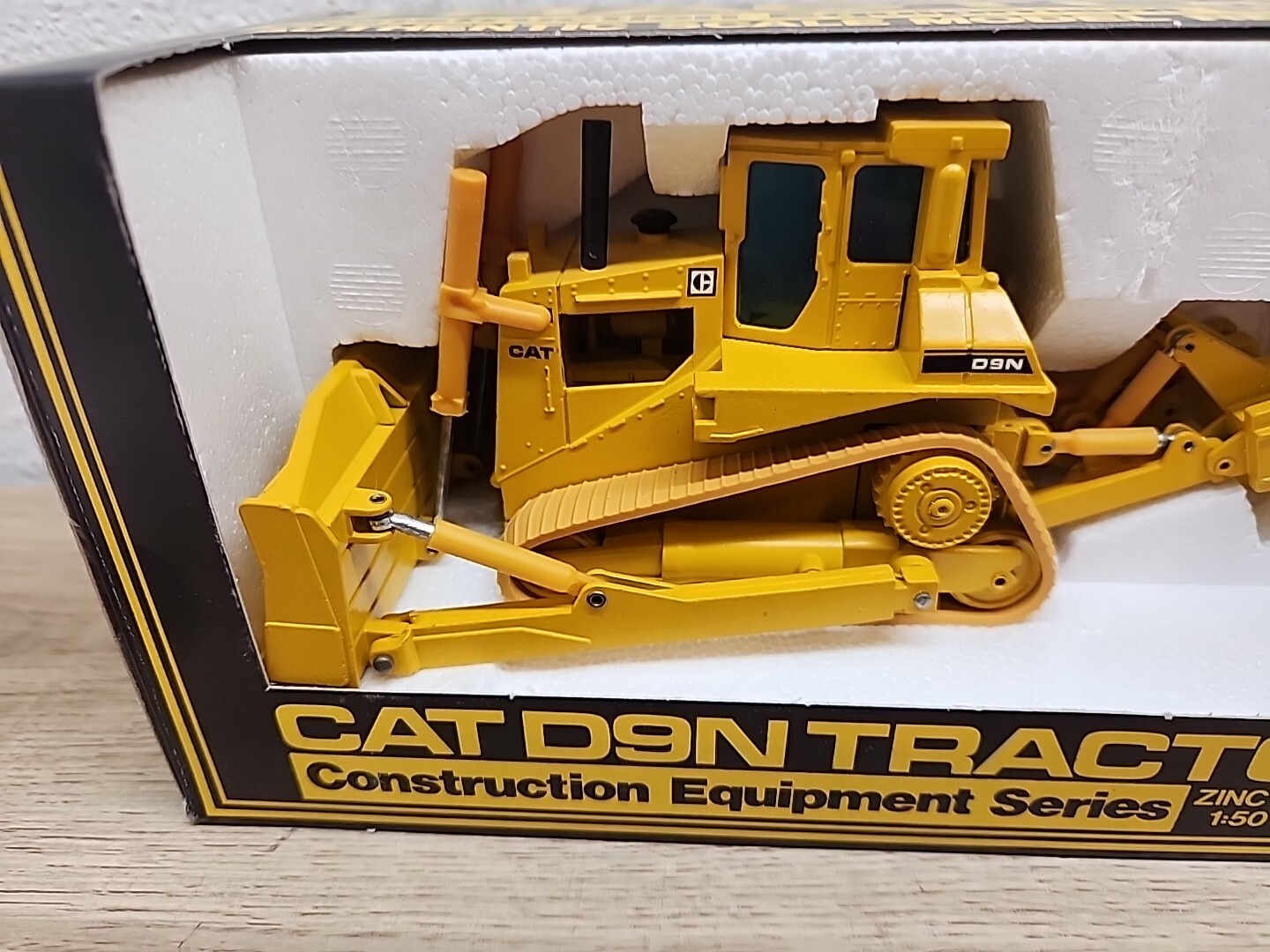 1/50 NZG Model 298: Cat D9N Track Type Tractor With Ripper