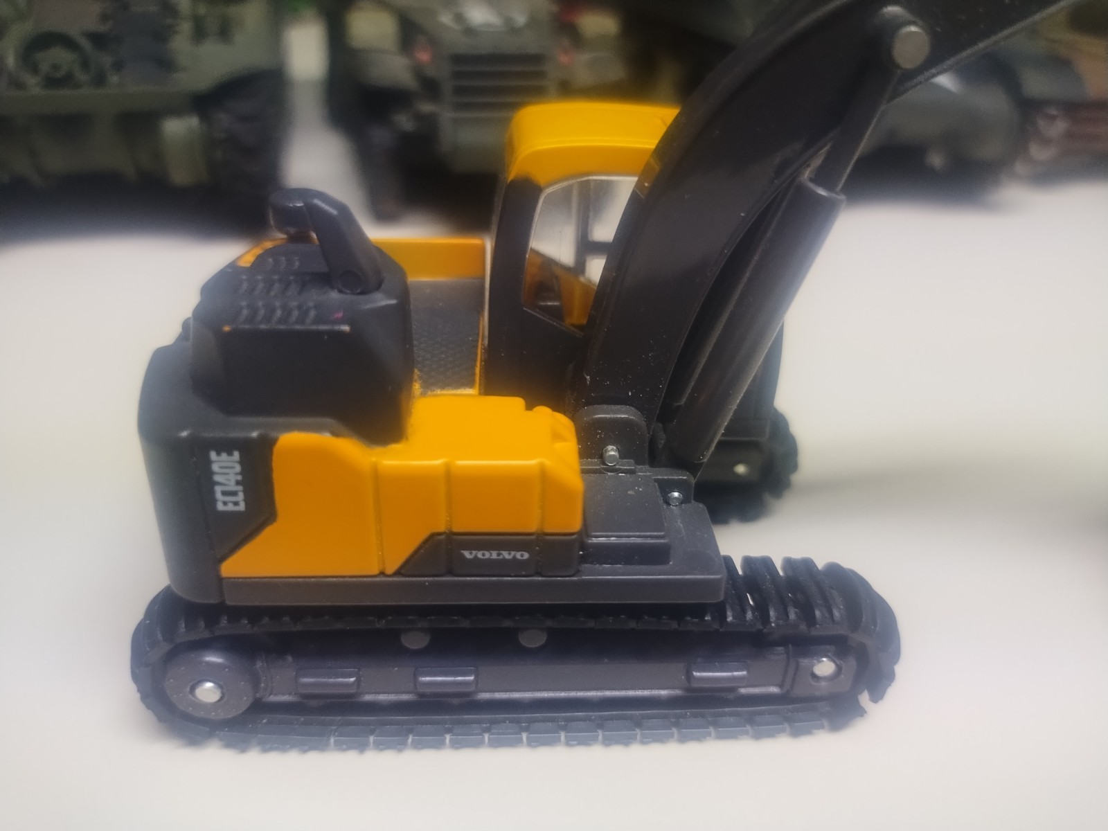 New Ray 1/64⁸ Volvo EC140E Excavator