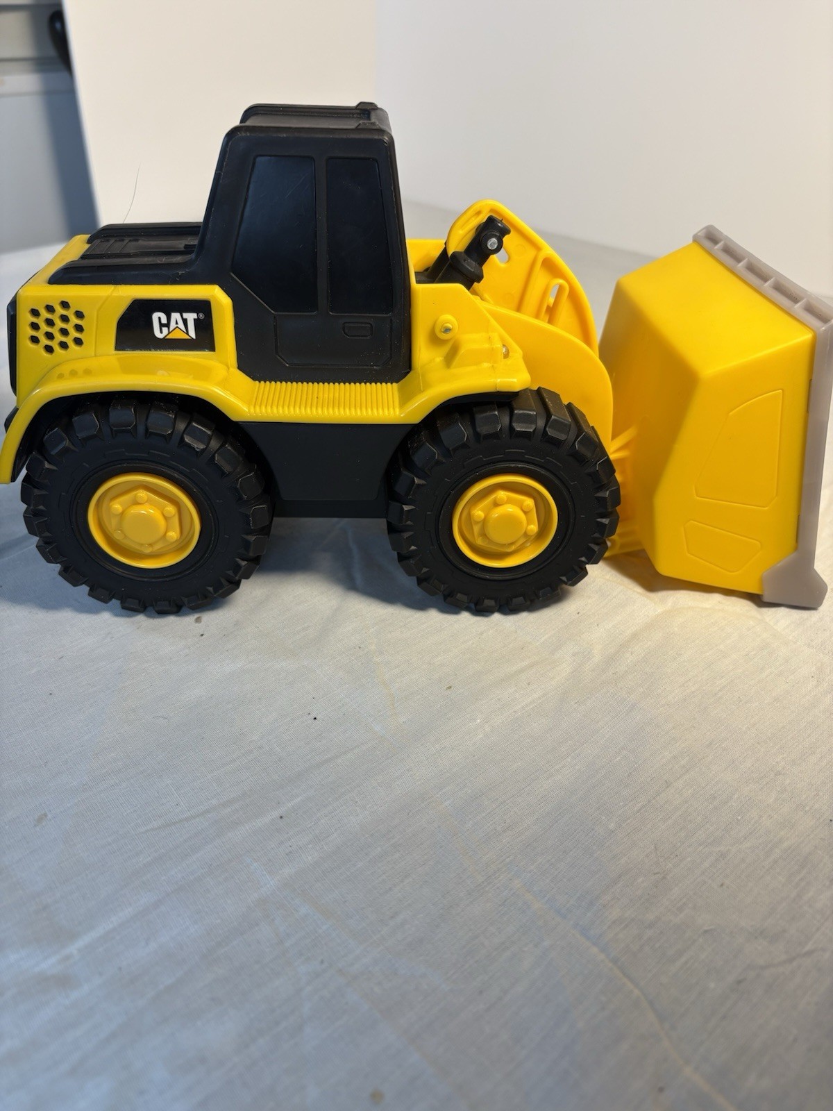 CAT Construction Toy, Tough Machines Toy Front Loader With Lights And Sounds.