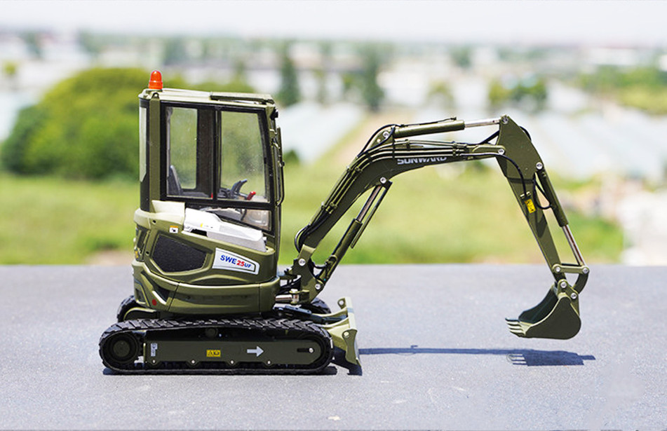 1:20 SUNWARD SWE25UF Mini-Sized Hydraulic Excavator Machine Diecast Model Green