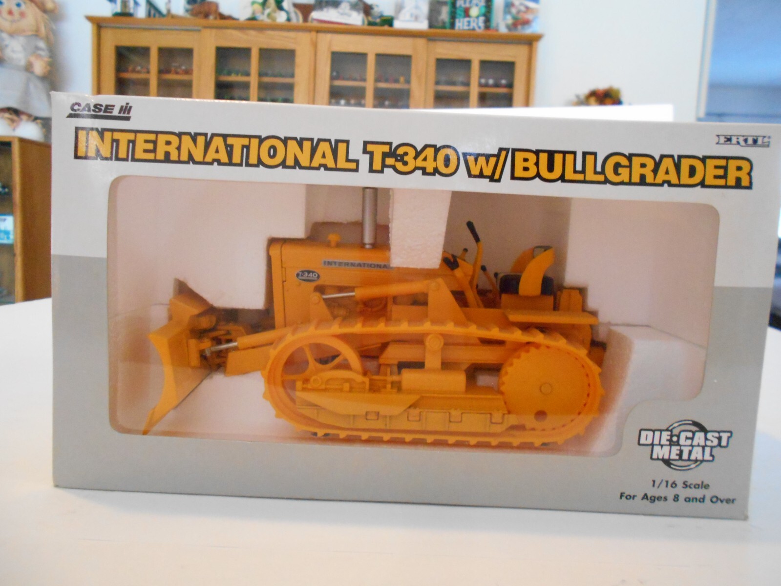 Vintage 1998 Ertl 1:16 Scale International T-340 Crawler w/Bullgrader, #4380 NIB
